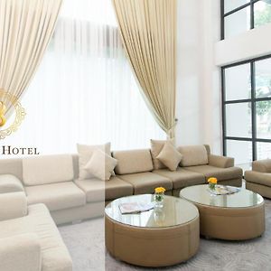 8 Mile Hotel